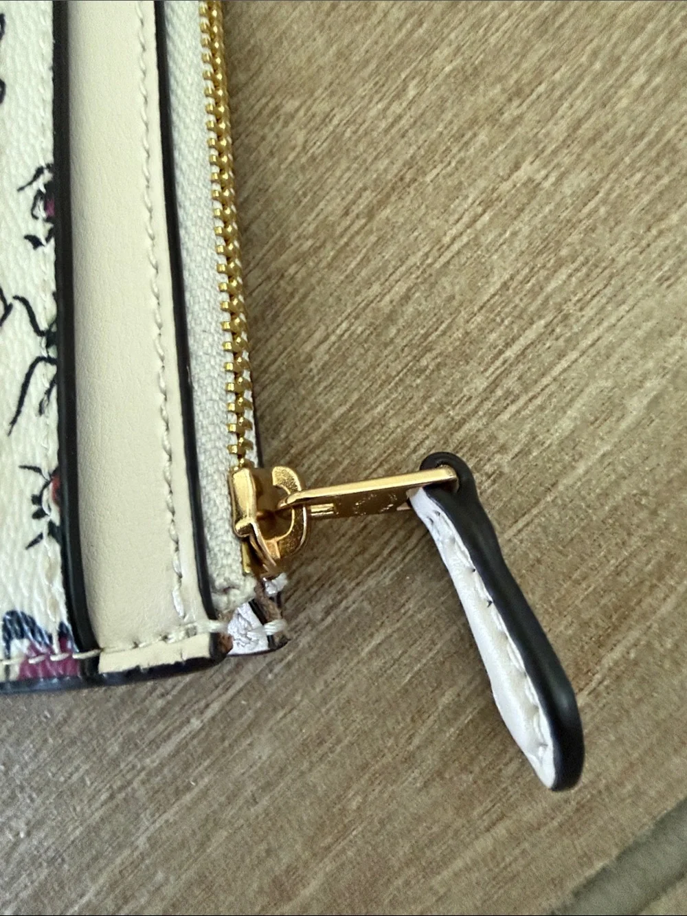 Coach White Leather Butterfly & Bug Print Card Case Keyring CR927